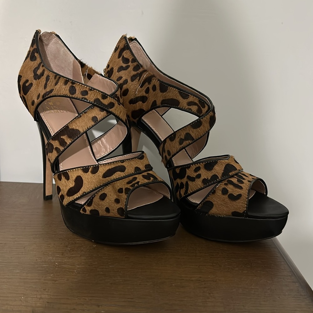 Leopard Pumps size 8M - Never Worn